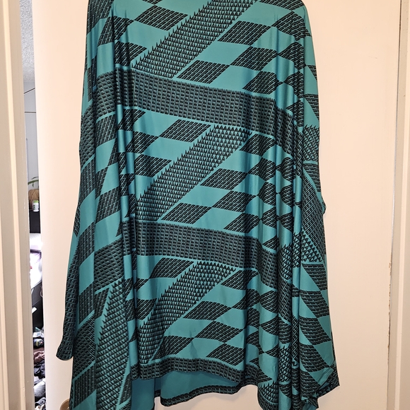 Manaola Jade and Black Kipuka Tunic - Picture 2 of 4